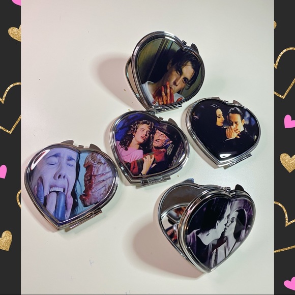 🛍️NEW Heart Horror Movie Compact Mirror | The Munsters - Picture 7 of 9